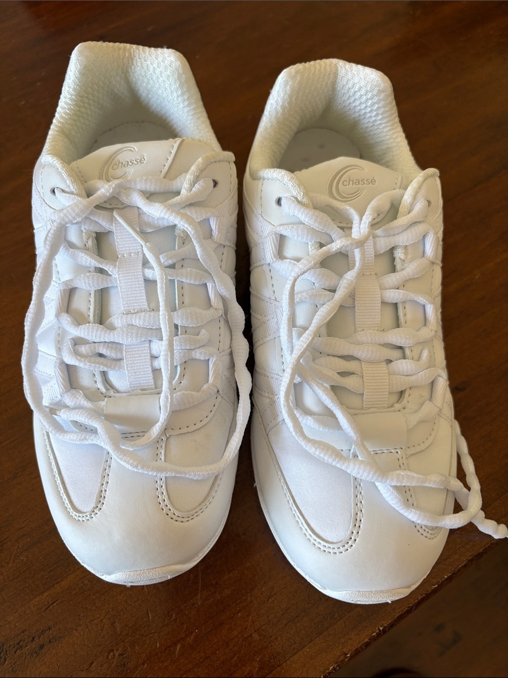 Chasse Ace ll Omni Cheer white shoe 5.5